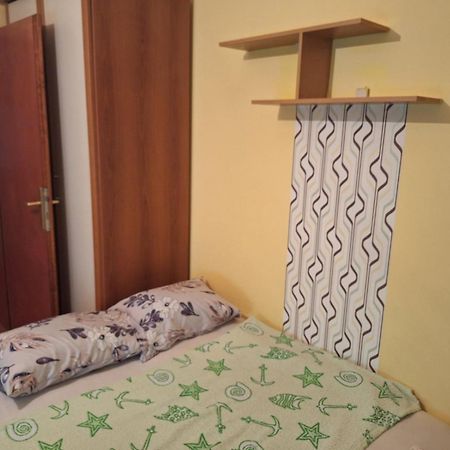 Stan Za Iznajmuvanje So Parking,Blisku Do Centar. Kumanovo Exterior photo