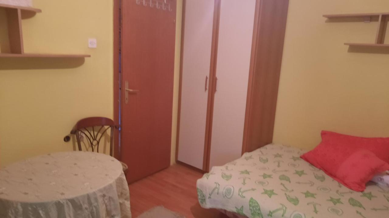 Stan Za Iznajmuvanje So Parking,Blisku Do Centar. Kumanovo Exterior photo