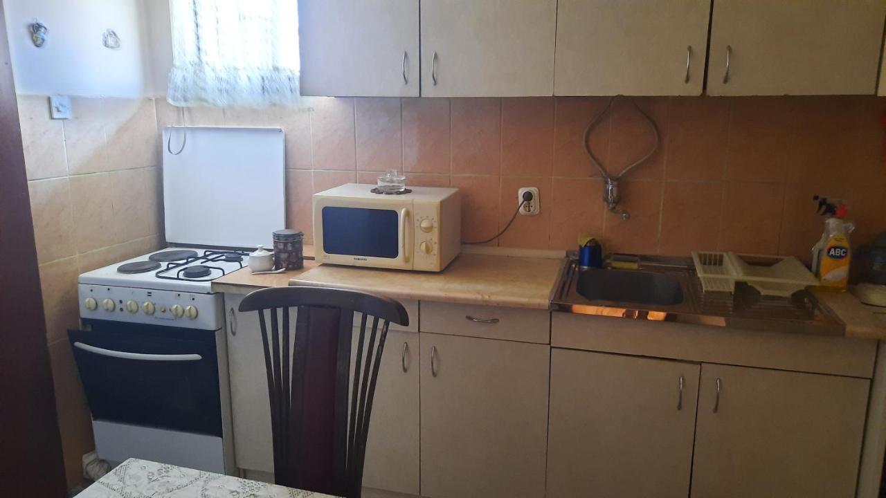 Stan Za Iznajmuvanje So Parking,Blisku Do Centar. Kumanovo Exterior photo